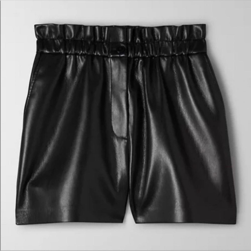 Aritzia Wilfred Speechless Faux Leather Paperbag Shorts - Black - 00